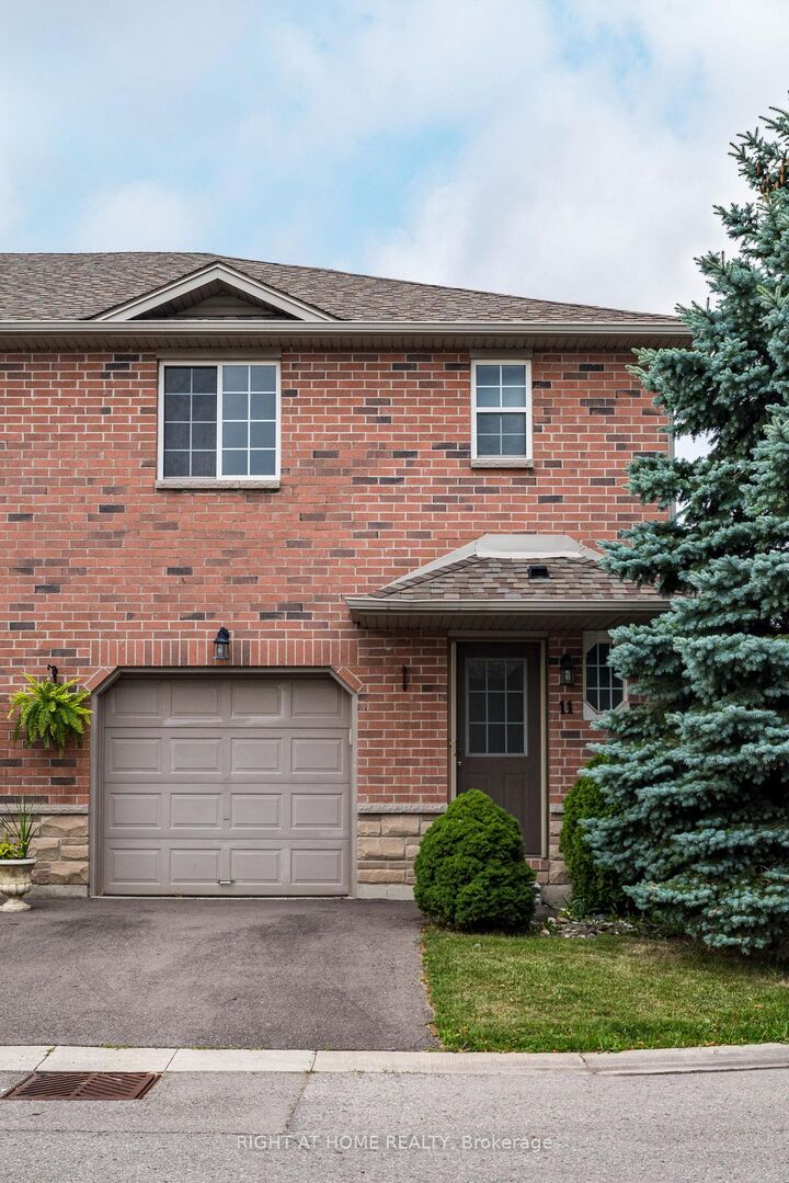 Property Photo:  39 Pinewoods Drive 11  ON L8J 3Z3 