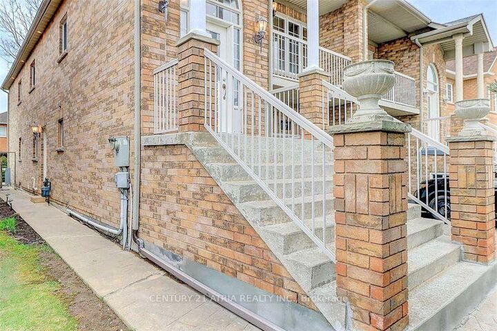 Property Photo:  171 Freemont Street Main  ON L4K 5H6 