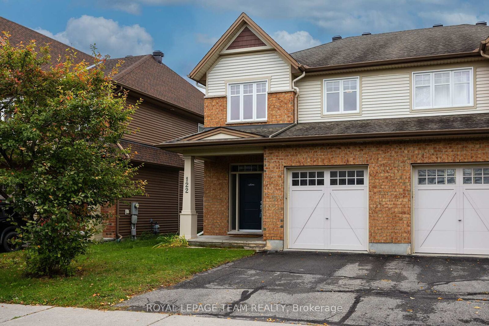 Property Photo: 122 Highbury Park Drive S ON K2J 5Y1