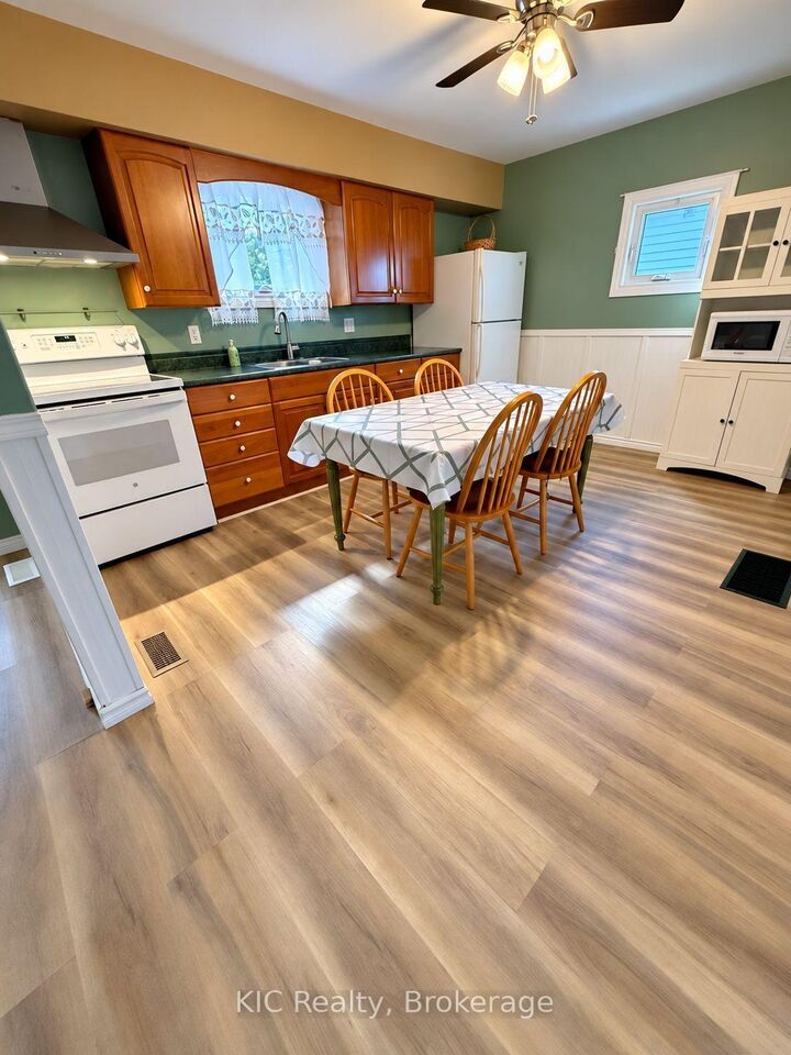 Property Photo:  14 Alfred Street W  ON K0L 1Z0 