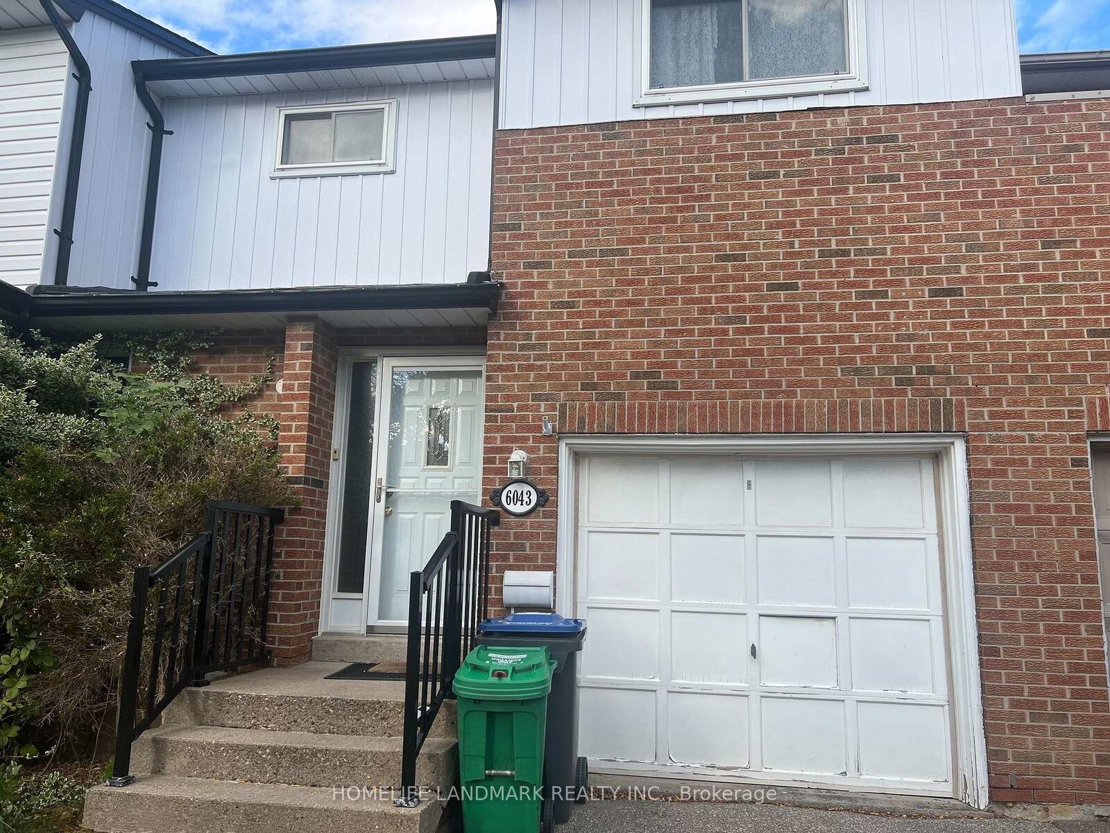 Property Photo:  6043 Chidham Crescent  ON L5N 2R8 