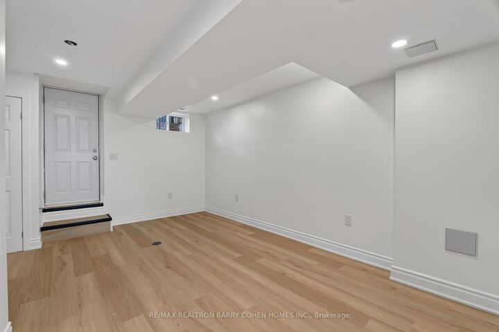 Property Photo:  371 Howland Avenue Lower  ON M5R 3C1 