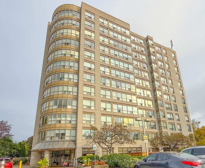 Property Photo:  712 Rossland Road E 213  ON L1N 9E8 