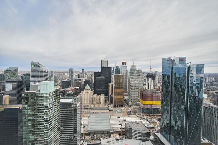 Property Photo:  88 Harbour Street 6802  ON M5J 0C3 