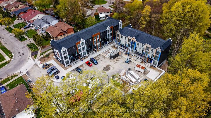 Property Photo:  210 Heritage Drive Unit 12 (The Glen)  ON N2B 0B5 