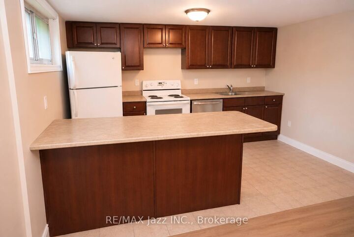 Property Photo:  624 Stewart Street B  ON K9H 4C3 