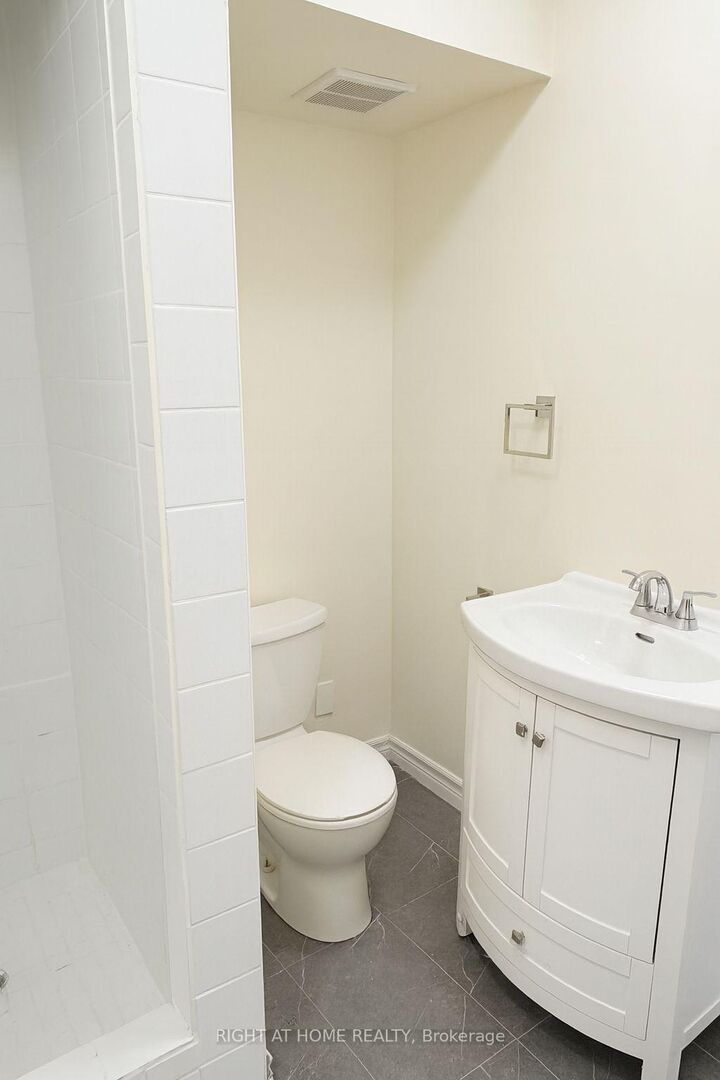 Property Photo:  198-200 Queen Street W 302  ON M5V 1Z2 