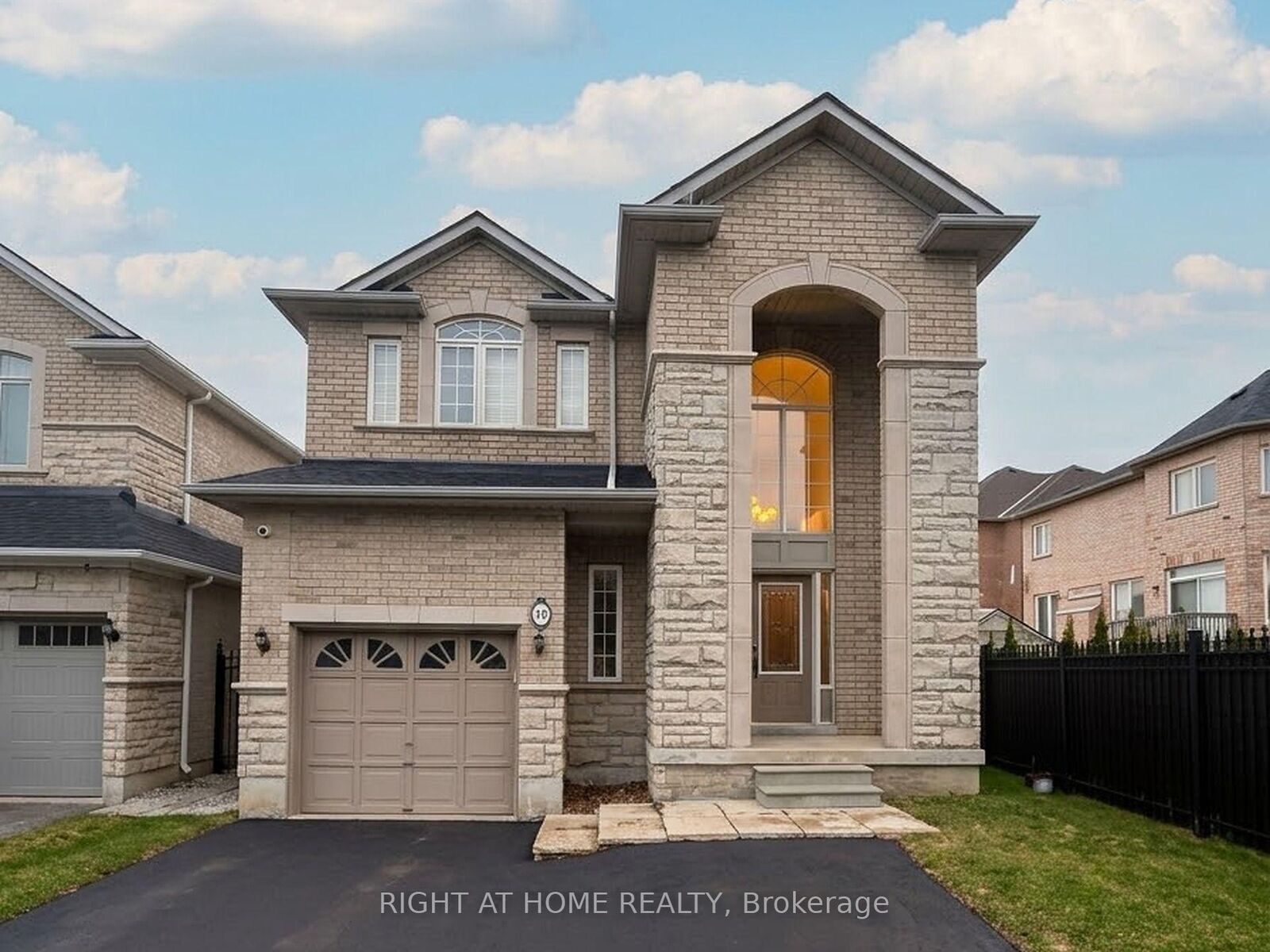 Property Photo:  10 Edelweiss Avenue  ON L4E 4L9 