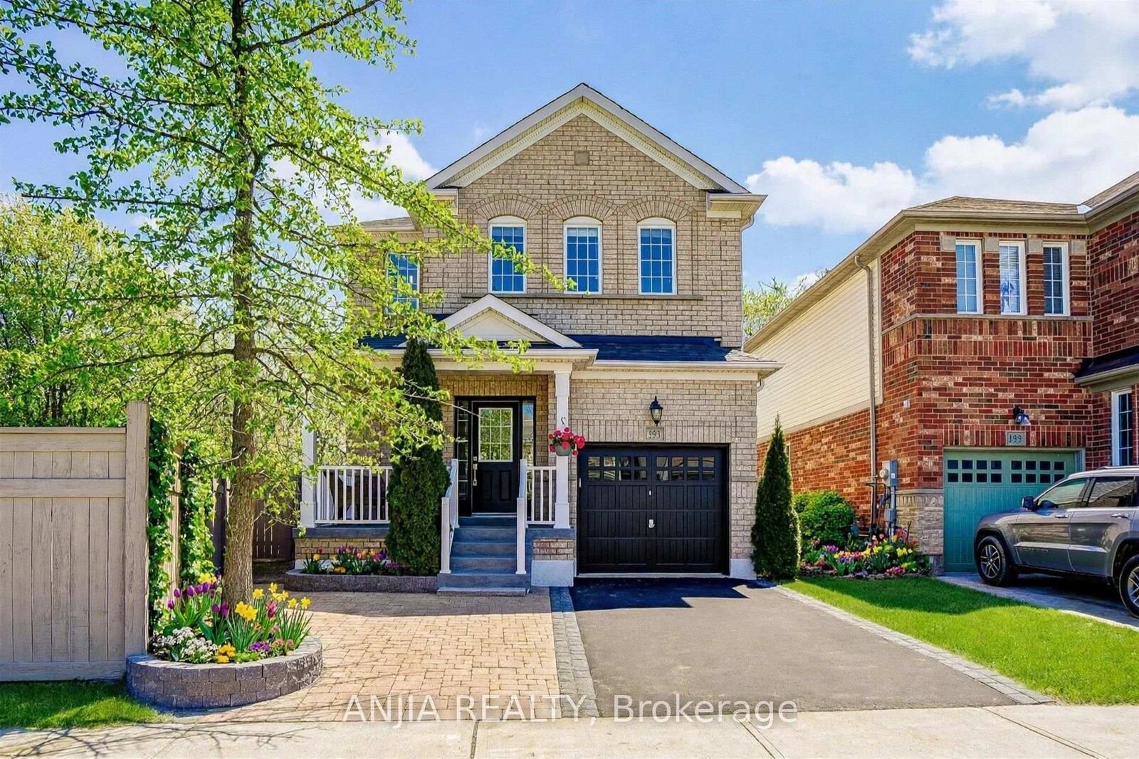 Property Photo:  191 Reeves Way Boulevard  ON L4A 0H8 