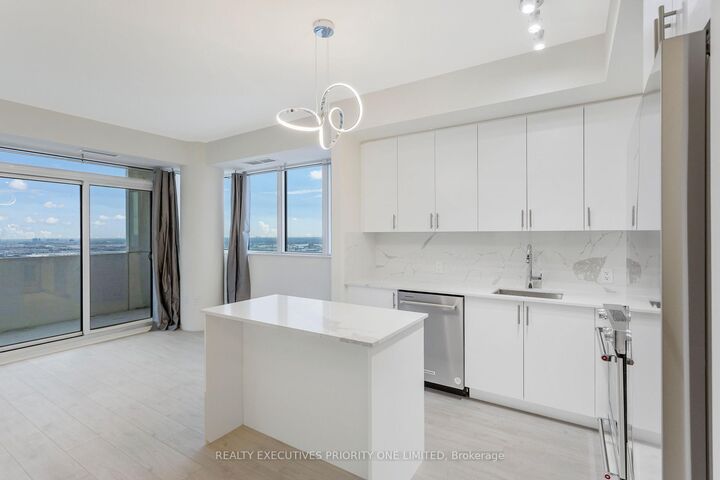 Property Photo:  9000 Jane Street 2018  ON L4K 0M6 
