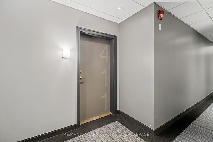 Property Photo:  520 North Service Road 411  ON L3M 4E8 