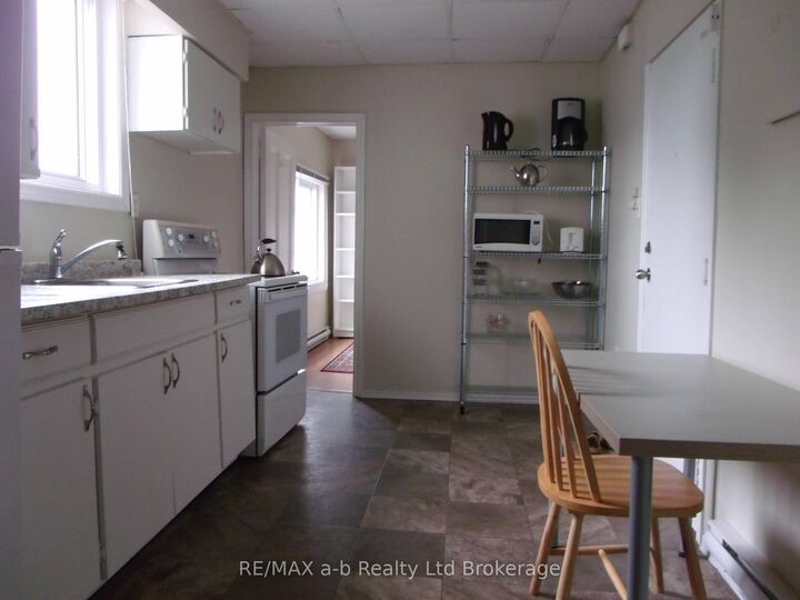 Property Photo:  350 Dundas Street 1  ON N4S 1B4 