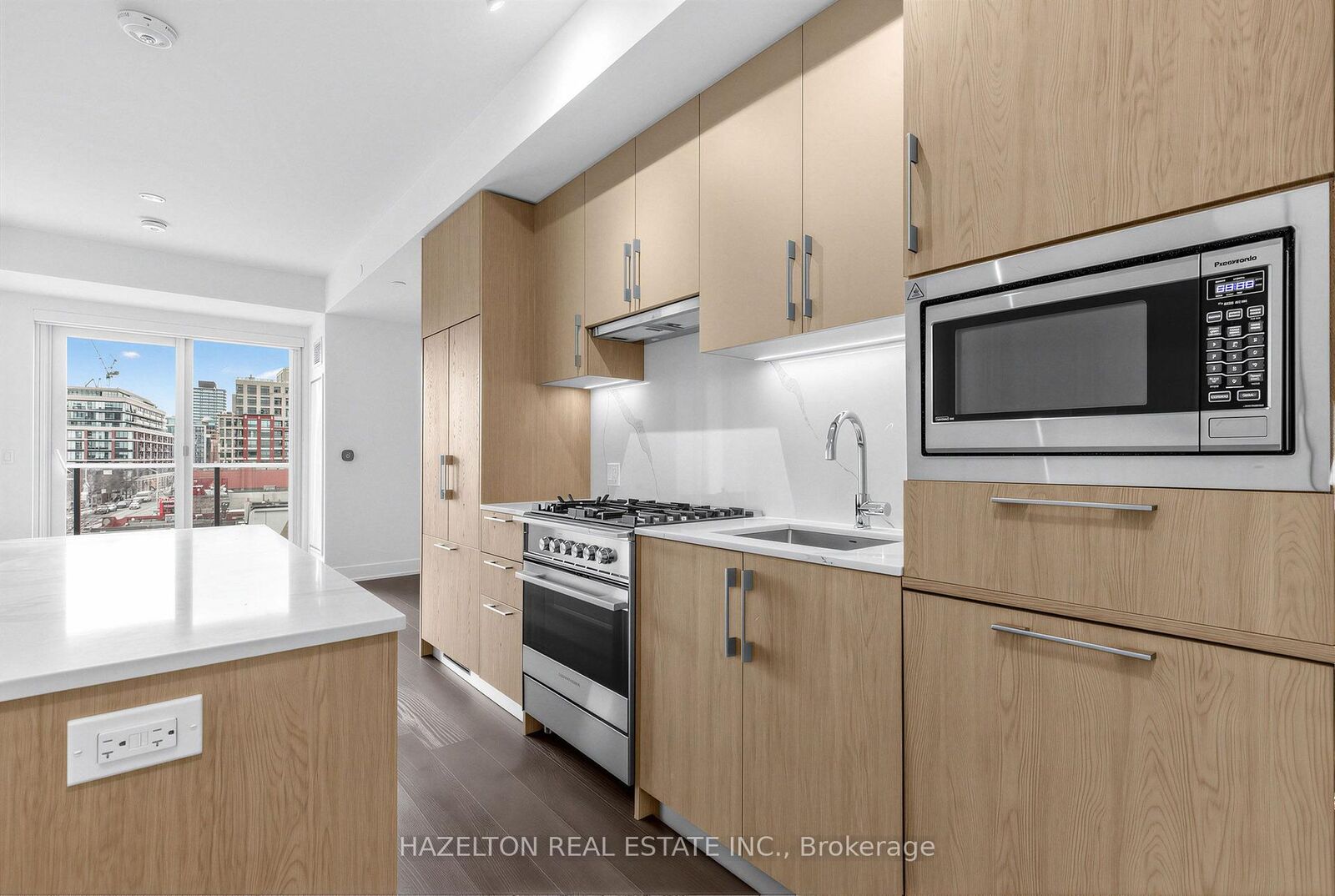 Property Photo: 8 Manor Road W 711 ON M4S 0E6