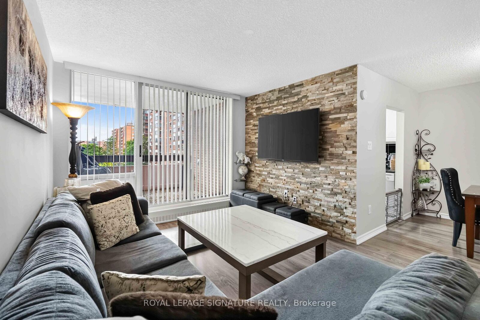 Property Photo:  1615 Bloor Street 512  ON L4X 1S2 