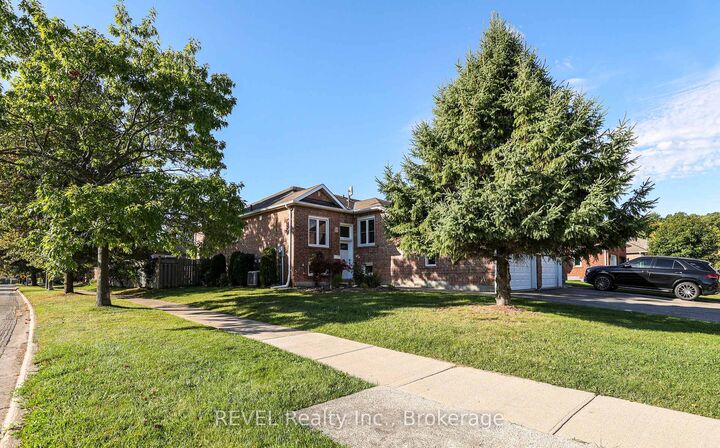Property Photo:  3 Jackson Court W  ON L3C 7G2 