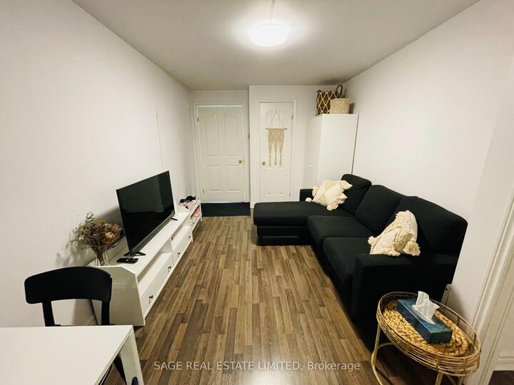 Property Photo:  296 Runnymede Road 5  ON M6S 2Y6 