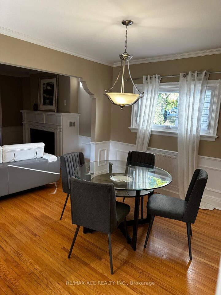 Property Photo:  664 Gorham Street Main  ON L3Y 1L4 