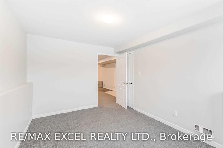 Property Photo: 3 Sedgewood Way Bsmt ON L4N 0B9