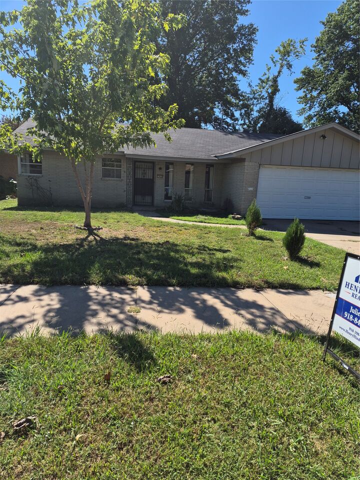 Property Photo: 11020 E 17th Street N OK 74128