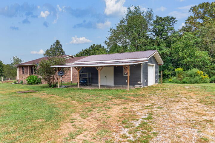 Property Photo:  330 Finley Road  TN 38571 