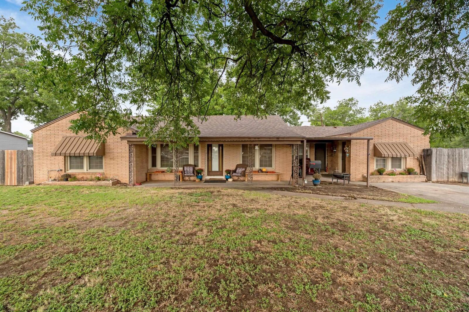 Property Photo:  703 S Berry Street  TX 76354 