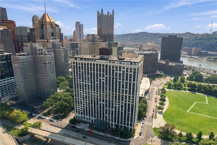 Property Photo: 320 Fort Duquesne Blvd 25L PA 15222