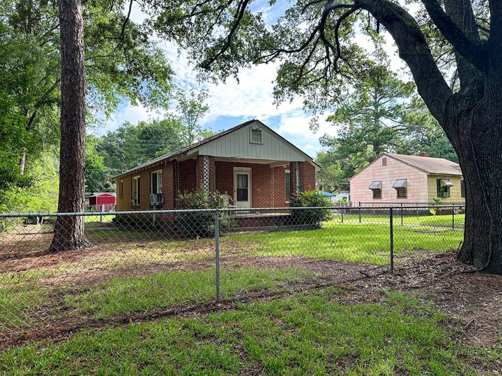 Property Photo: 1413 Avalon Avenue GA 31705