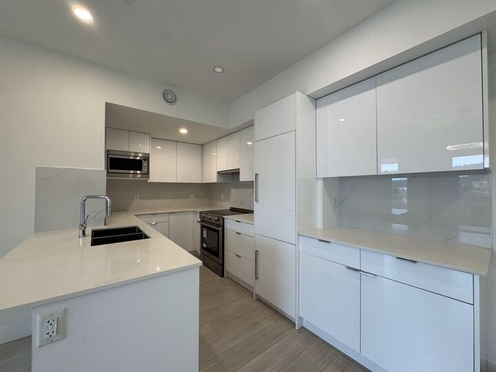 Property Photo: 5399 Joyce Street 602 BC V5R 4H3