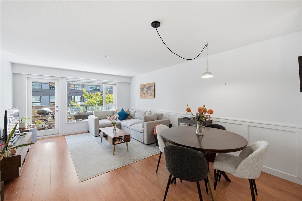 Property Photo:  221 E 3rd Street 102  BC V7L 0C1 