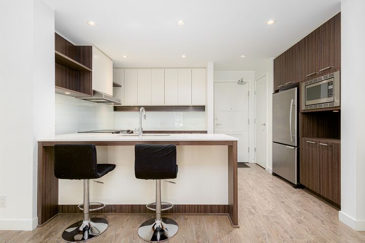 Property Photo:  545 Foster Avenue 203  BC V3J 0B3 