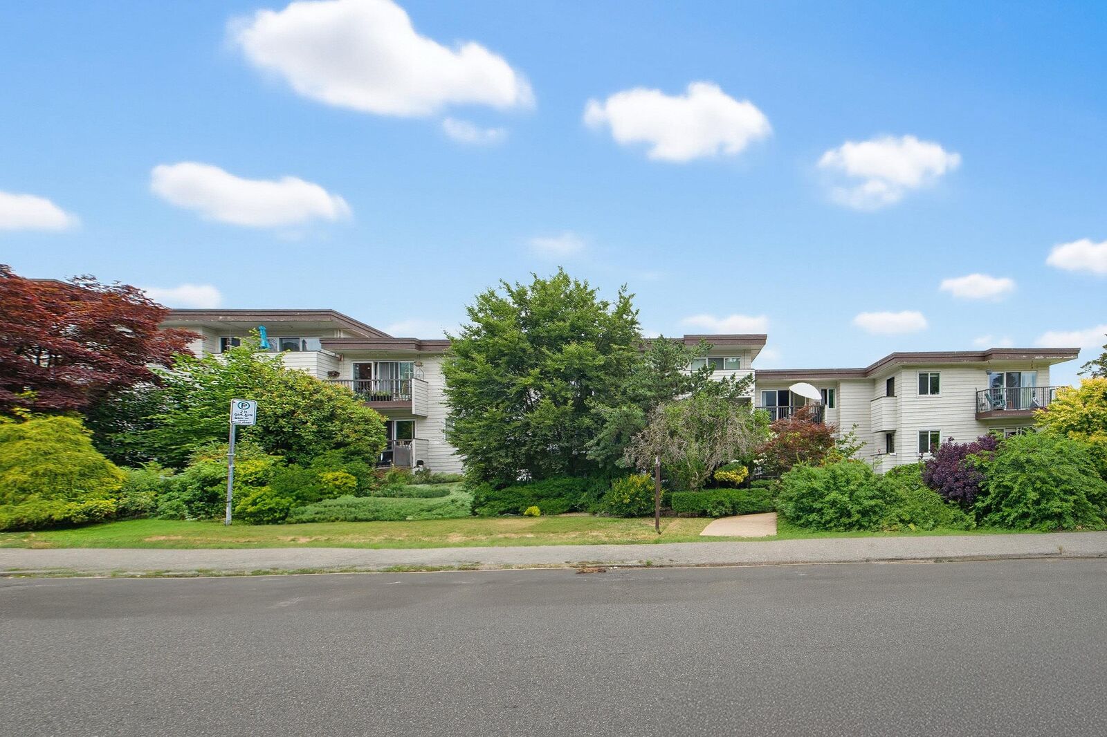 Property Photo:  2125 W 2nd Avenue 301  BC V6K 1H7 
