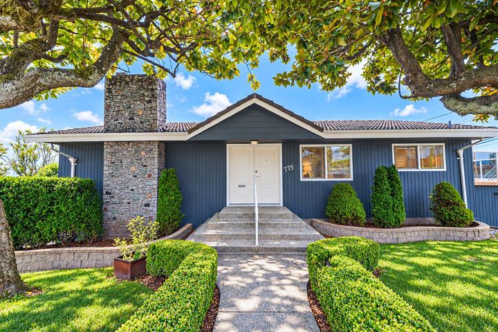 Property Photo:  775 Esmond Avenue  BC V5C 4K4 