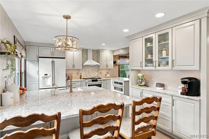 Property Photo:  27 Pelham Drive  NY 14214 