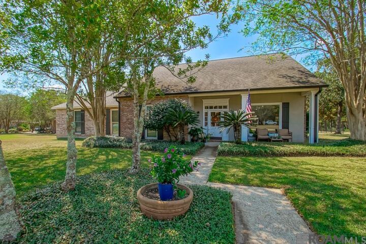 Property Photo:  11212 Suncrest Ct  LA 70818 