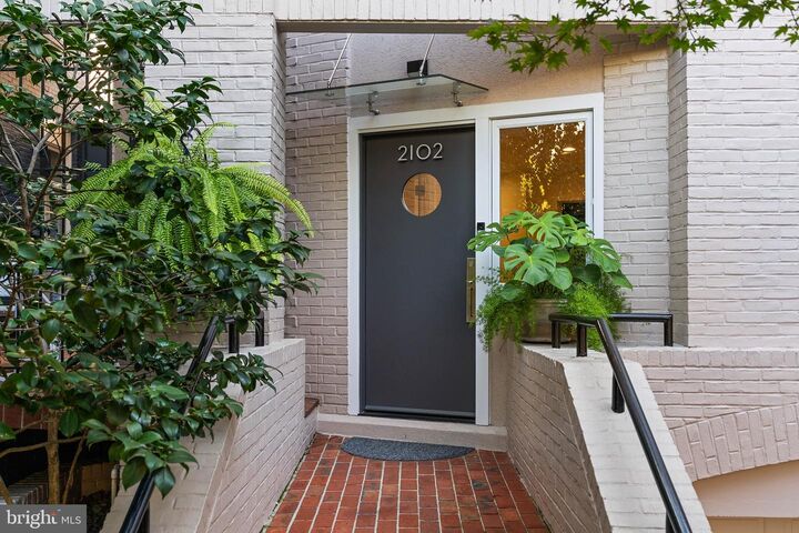Property Photo:  2102 R Street NW  DC 20008 