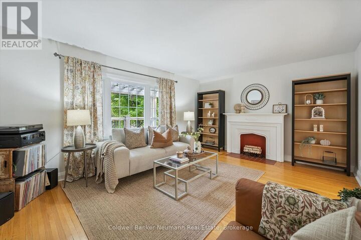 Property Photo:  68 Albert Street  ON N1G 1C8 