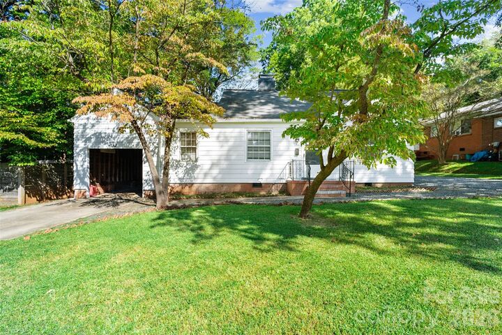 Property Photo:  1211 Woodland Drive  NC 28205 