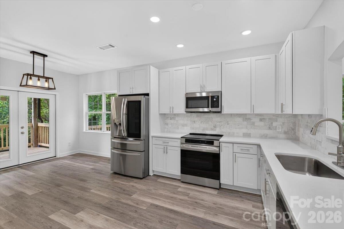 Property Photo: 2536 Thornfield Road NC 28273