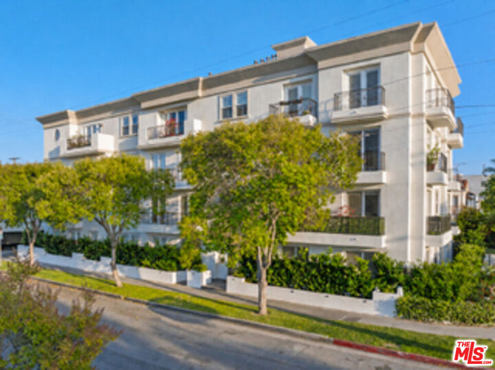 Property Photo: 1100 S Clark Dr, Unit 201 CA 90035