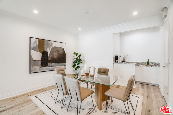 Property Photo:  430 N Maple Dr, Unit 203  CA 90210 