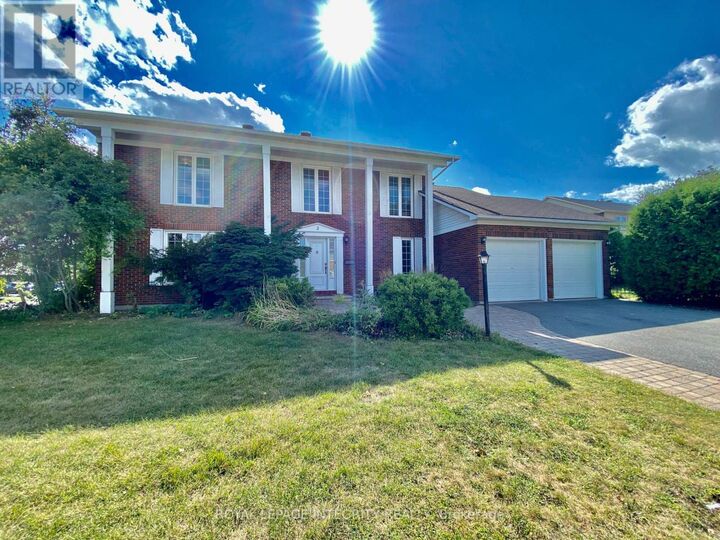 Property Photo: 2 Tunbridge Court ON K2E 7J8