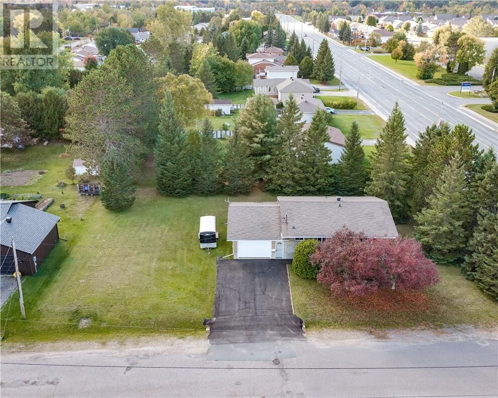 Property Photo:  2979 Stanley Street  ON P3N 1B5 