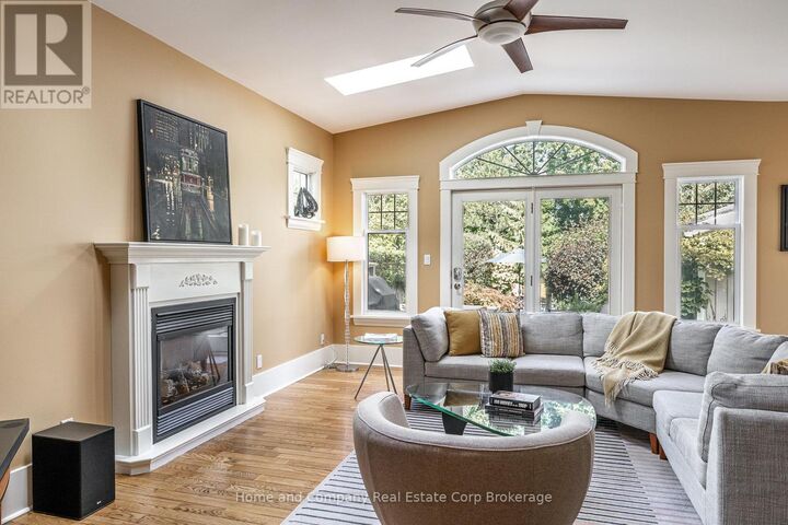 Property Photo:  128 Charles Street  ON N5A 5X9 