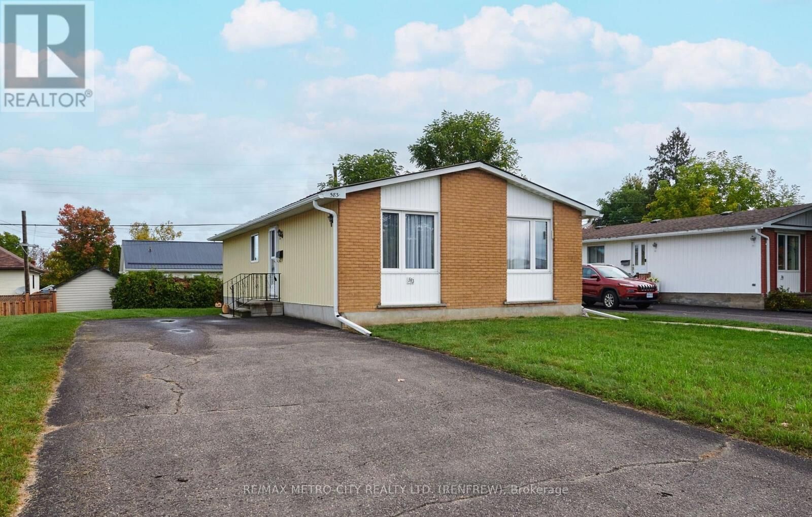 Property Photo:  583 King Street  ON K7V 1E8 