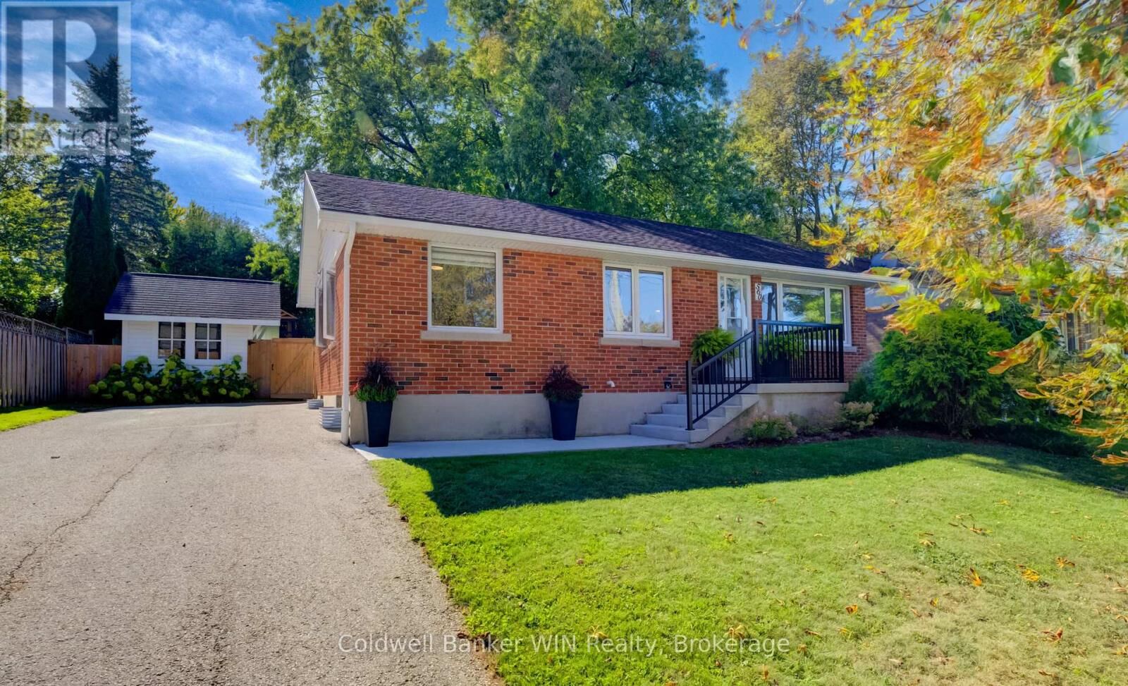 Property Photo:  560 Waterloo Street  ON N0G 2L3 