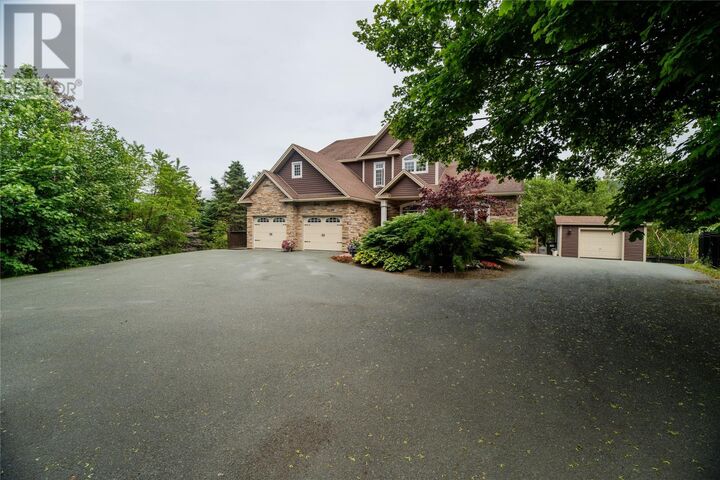 Property Photo:  8 Carriage Lane  NL A1E 6J3 