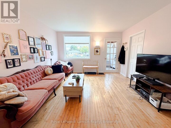 Property Photo:  34 Antonisen Avenue  ON P7A 7E1 