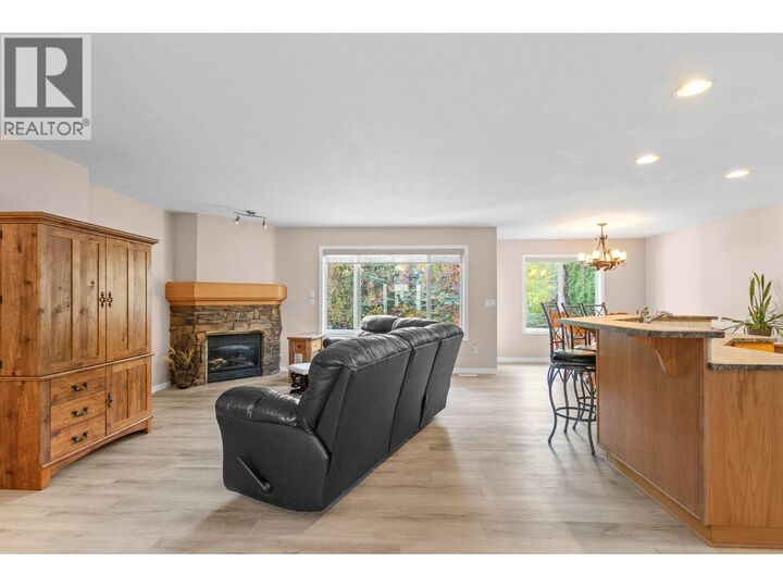 Property Photo:  801 20 Street Northeast 18  BC V1E 2R7 