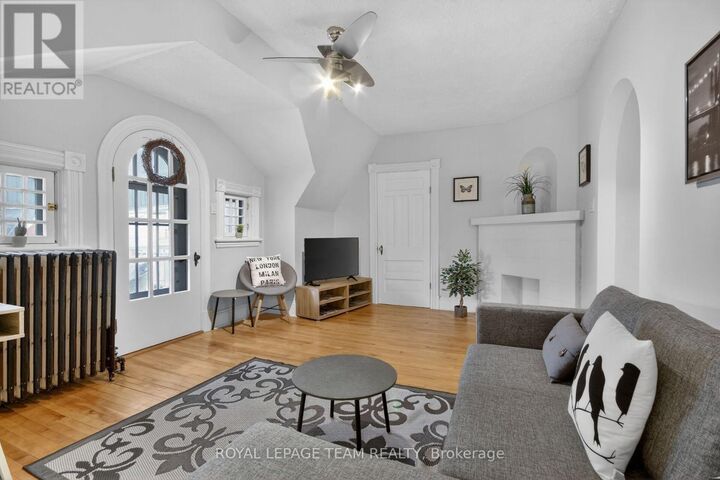 Property Photo:  64 Delaware Avenue  ON K2P 0Z3 