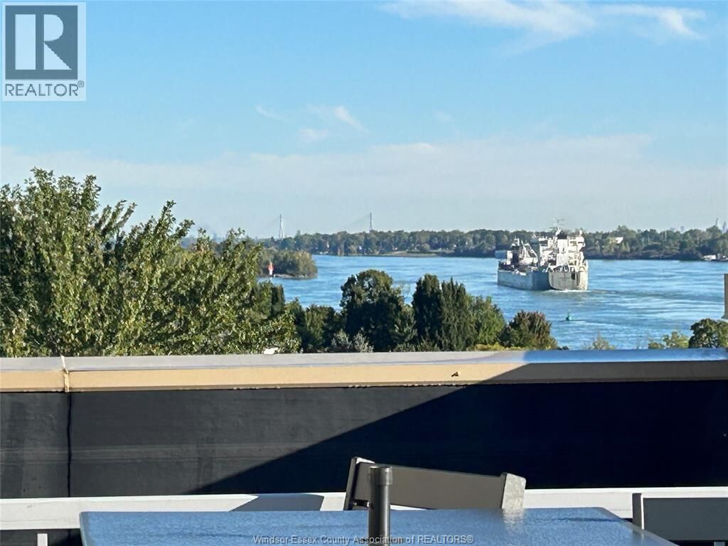 Property Photo:  34 Boblo Island Boulevard  ON N9V 0C4 